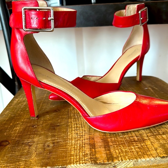 Calvin Klein 3.5 in heel - Picture 2 of 3